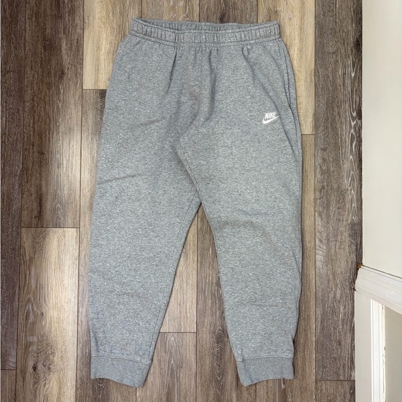 Nike Sportswear Club Fleece Joggers - Picture 2 of 9